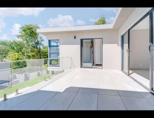 5 BEDROOM HOUSE FOR SALE IN BRYANSTON